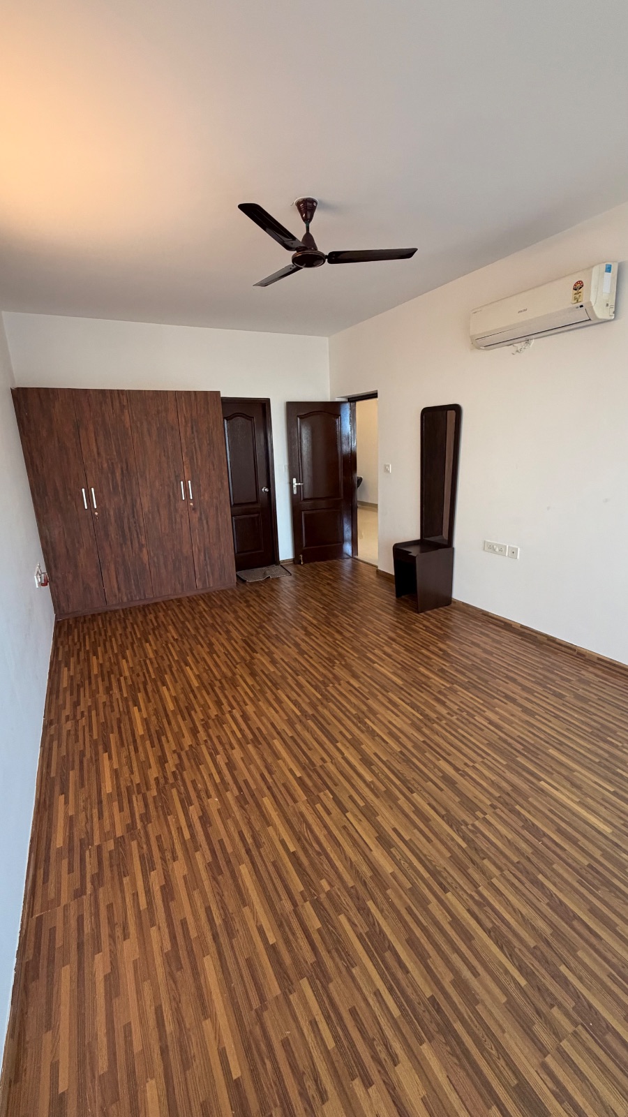 Flat for rent in Nitesh Central Park