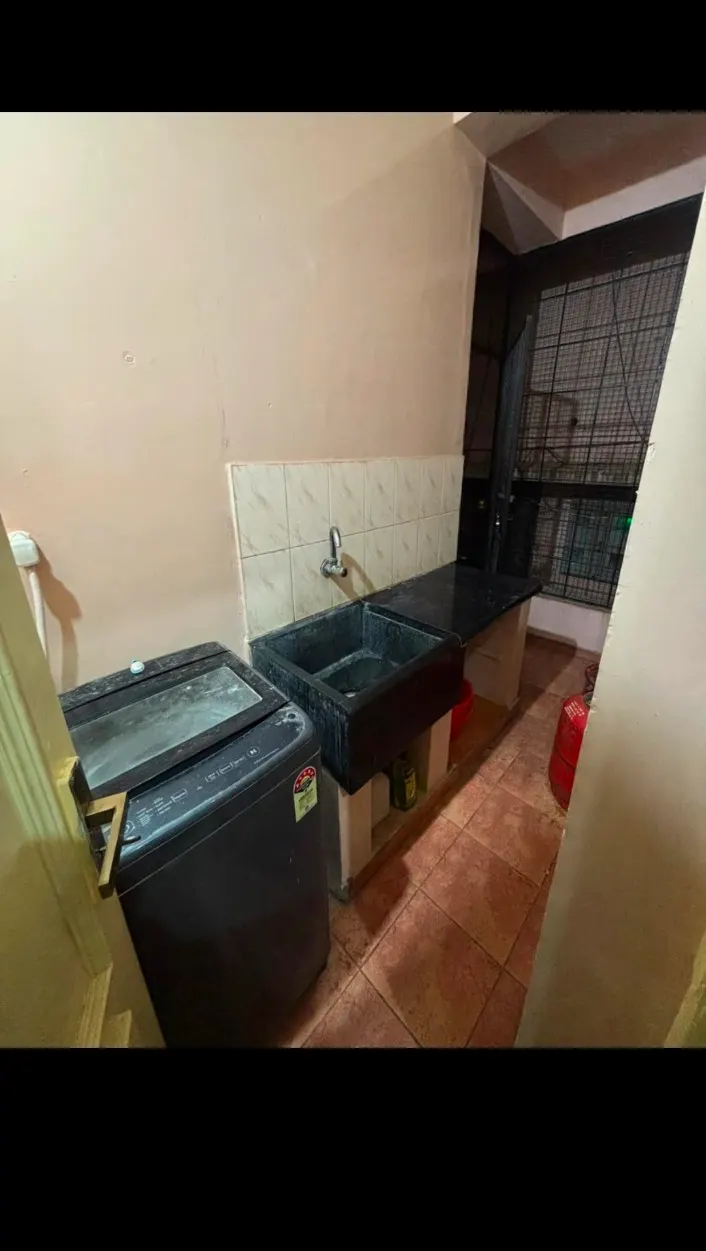 Flat for rent in Landsdowne Apartment
