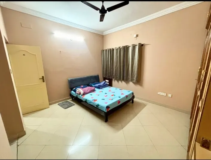 Flat for rent in Landsdowne Apartment