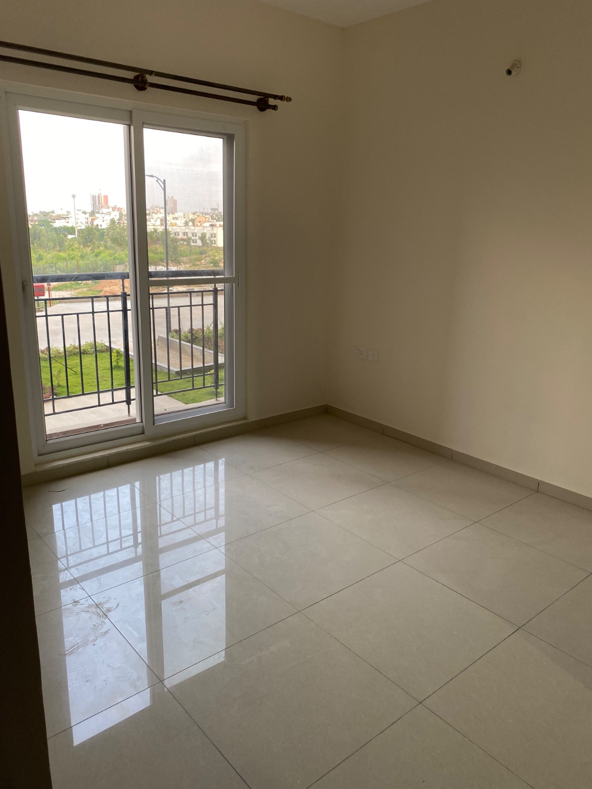 Flat for rent in Shriram Wytfield