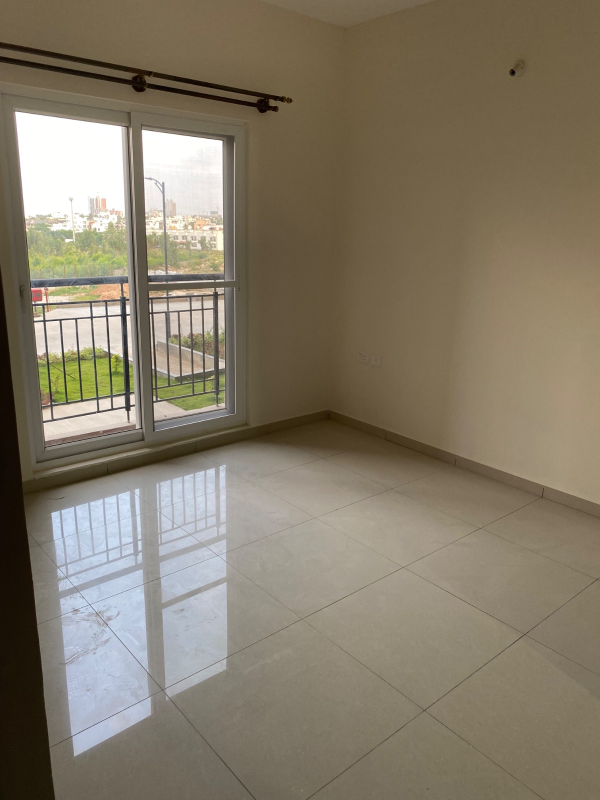 Flat for rent in Shriram Wytfield